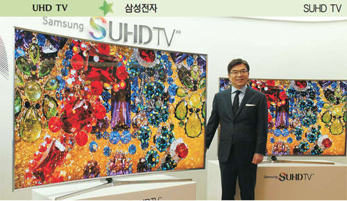 김현석 삼성전자 영상디스플레이사업부장 사장이 삼성 SUHD TV를 소개하고 있는 모습.   삼성전자 제공